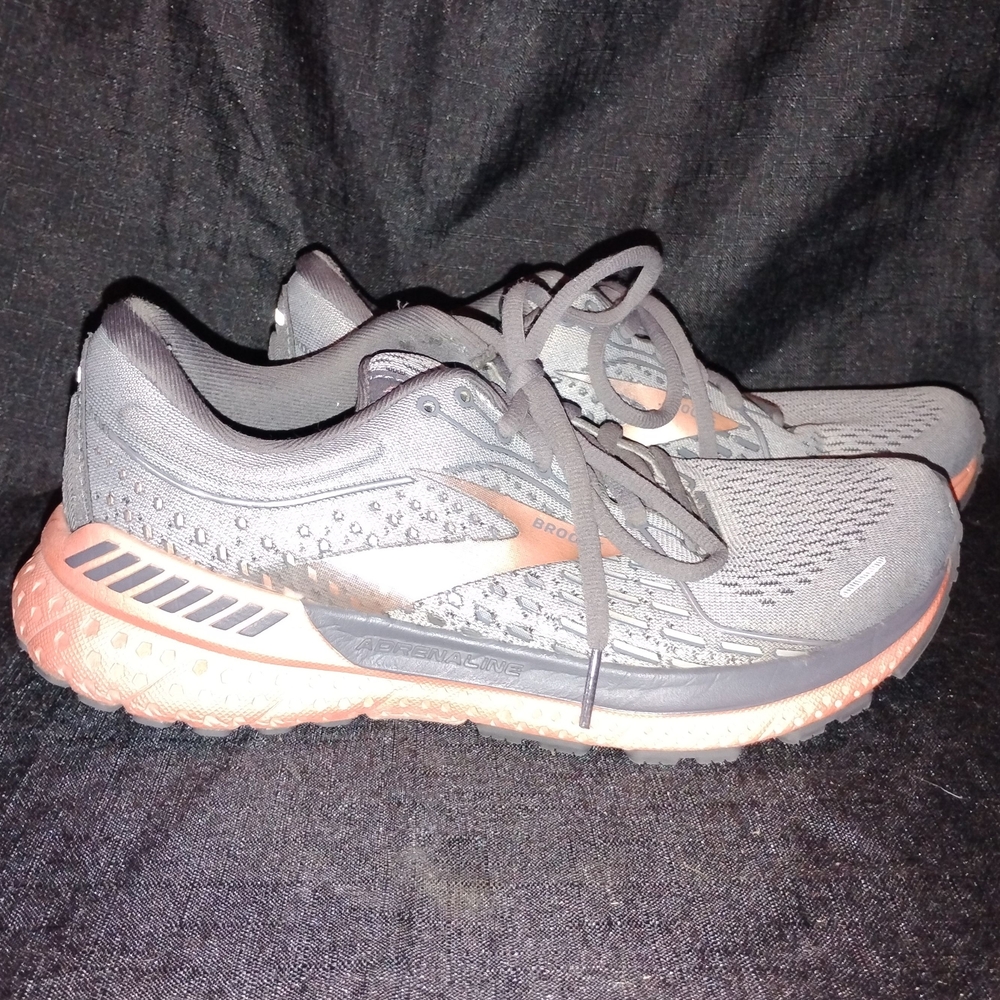 Brooks Women's Gray and Coral Athletic Shoes